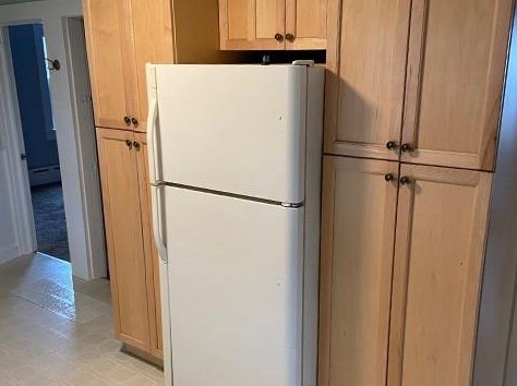 2 Lucas Ave, Middletown RI 02840-3918 exterior