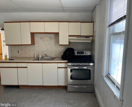 2038 5 St, Philadelphia PA 19148-2548 exterior