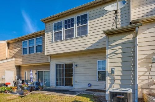 2875 Deerwood Dr, Atlanta GA 30331-5506 exterior