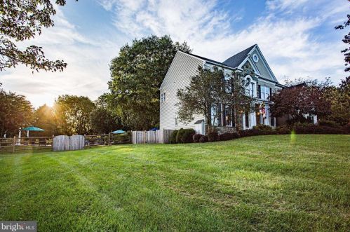 13606 Mt Prospect Dr, Rockville MD 20850-3510 exterior