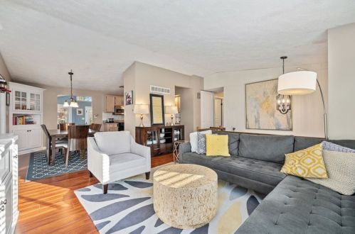 323 Alamo Dr, Pittsburgh, PA 15241-1748