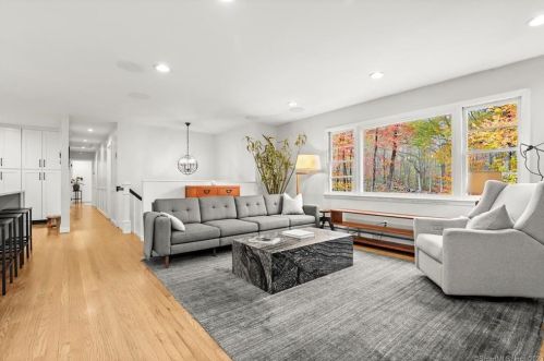 72 Regan Rd, Ridgefield CT  06877-1424 exterior