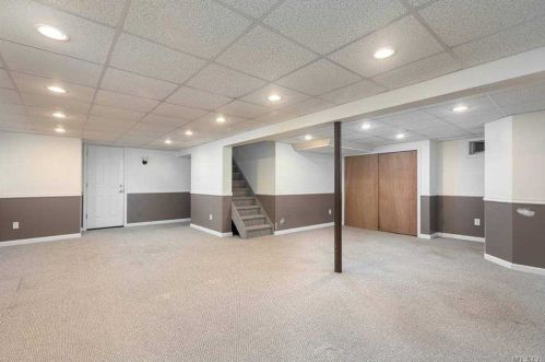 670 Locust Ave, Bohemia NY 11716-2144 exterior