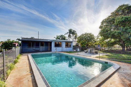 113 Atlantic Dr, Boynton Beach FL 33435-1612 exterior