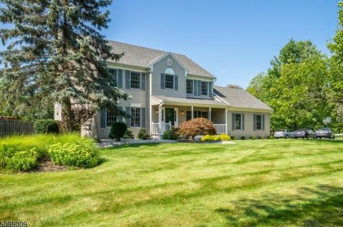 5 Country Meadow Rd, Hackettstown, NJ 07840-5207