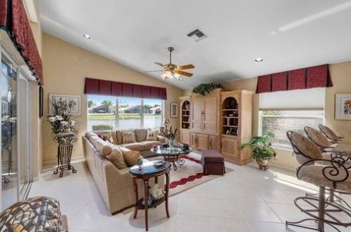 11715 Caracas Blvd, Boynton Beach FL 33437-4081 exterior