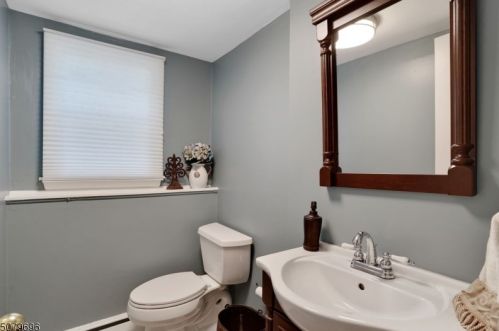 29 Archbridge Ln, Springfield NJ 07081-2746 exterior