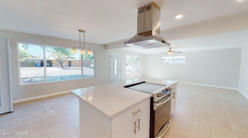 6733 Calle Mercurio, Tucson AZ  85710-5604 exterior