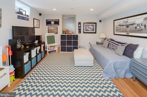 2307 Carpenter St, Philadelphia PA 19146-2516 exterior