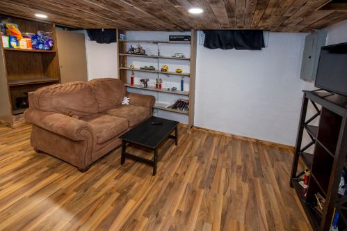 8442 Montana Ave, Milwaukee WI 53227-3357 exterior