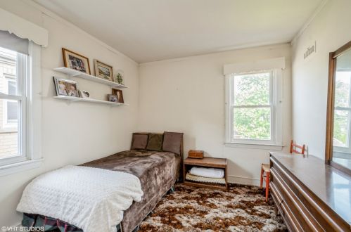 5227 Lamon Ave, Chicago IL 60630-1605 exterior