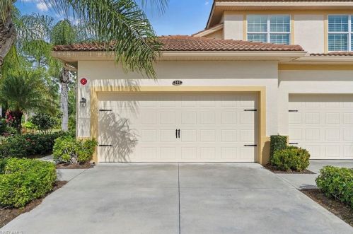 7878 Clemson St, Naples, FL 34104-5368