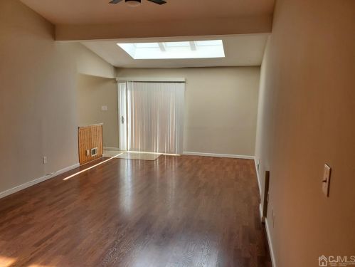 4 Shady Ln, Edison, NJ 08820-1909