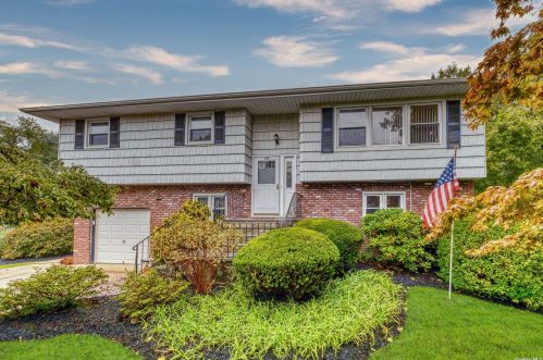 317 Plymouth St, Huntington Station, NY 11746-7018