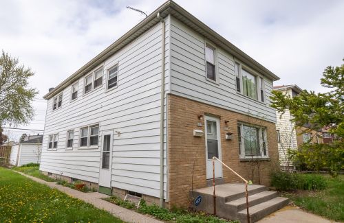 8829 Congress St, Milwaukee, WI 53225-5026