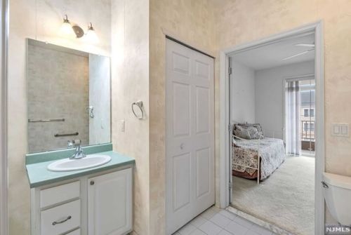 3326 Franklin Ln, Rockaway NJ 07866-5820 exterior