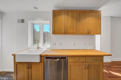 2447 Grays Ferry Ave, Philadelphia PA 19146-2450 exterior