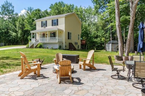 14 New London Dr, Concord, NH 03303-7921