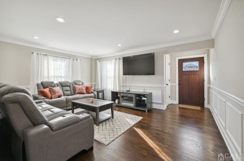 405 Prospect Ave, Green Brook NJ  08812-1529 exterior