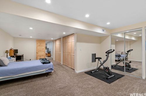 2390 Summer Oak Cir, Sandy UT 84092-5671 exterior