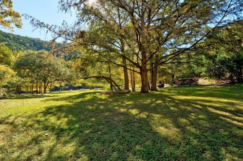 5406 Courtyard Dr, Austin TX 78730-5015 exterior