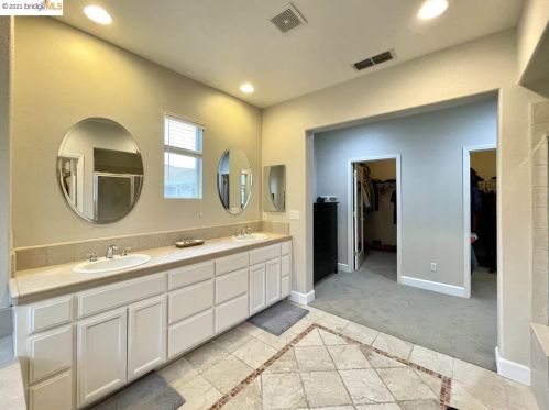 5236 Montecito Dr, Concord CA 94521-5507 exterior