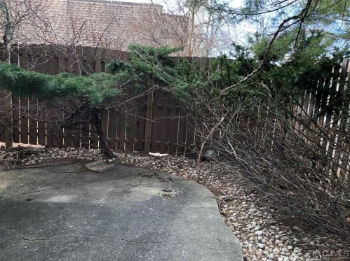 67 Gate House Ln, Edison NJ  08820-4008 exterior