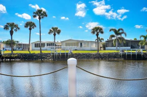 13 Crk Cir, Naples FL 34114-8238 exterior