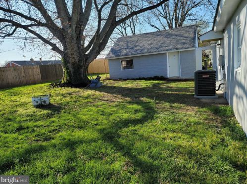 52 Memorial Dr, New Castle DE  19720-1334 exterior