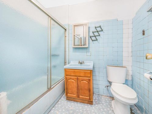 2224 Valentine Ave, Bronx NY 10458-7139 exterior