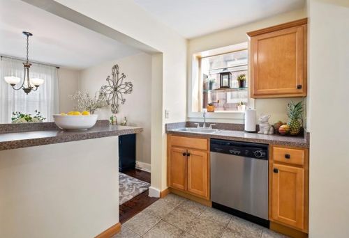 563 Allenby Ave, Pittsburgh PA 15218-1303 exterior