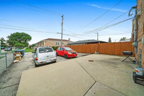 6724 63rd St, Chicago IL 60638-4004 exterior