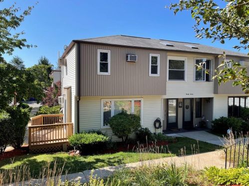 27 Kiley St, Providence, RI 02911-2748