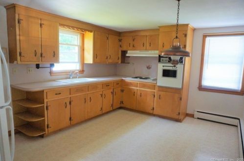 111 Park Avenue Ext, Uncasville CT 06382-1817 exterior