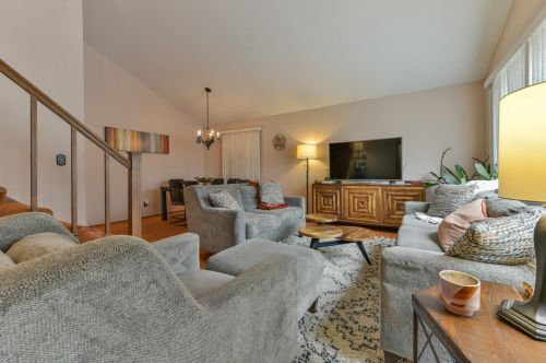 1811 Holmes Ct, Milwaukee WI 53221-3546 exterior