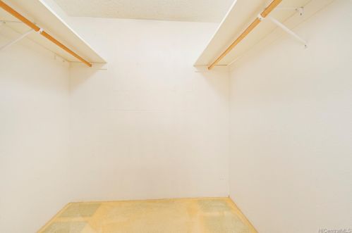 2146 Halakau St, Honolulu HI 96821-2631 exterior