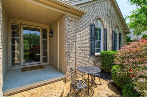 56456 Oasis Dr, Macomb Township, MI 48042-1172