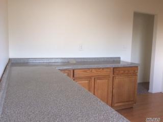 720 Commander Ave, Babylon NY  11704-2302 exterior