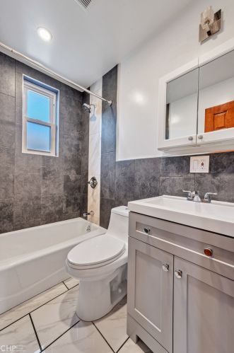 5937 Artesian Ave, Chicago IL 60645-5301 exterior