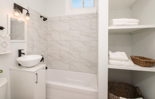 805 Townsend St, Milwaukee WI  53212-1723 exterior