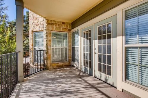 6810 Deatonhill Dr, Austin TX  78745-4728 exterior