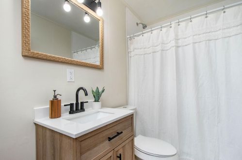 1350 Emerald Ave, Grand Rapids MI 49505-4824 exterior