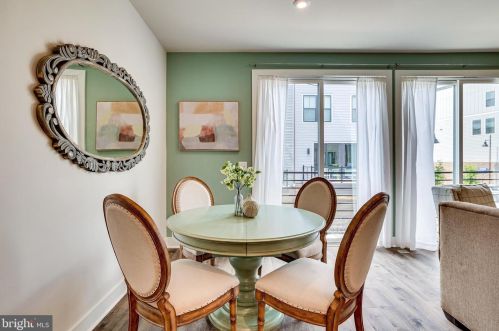 12022 Shore Dr, Herndon VA  20190-4978 exterior