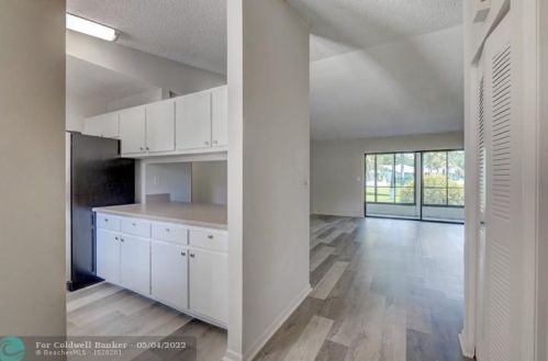 3 Mayfair Ln, Boynton Beach FL 33426-7717 exterior