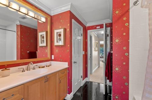 4912 Andros Dr, Tampa FL 33629-4802 exterior