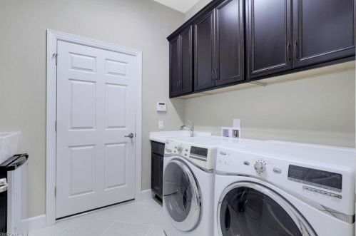 8961 Quarry Dr, Naples FL 34120-5256 exterior