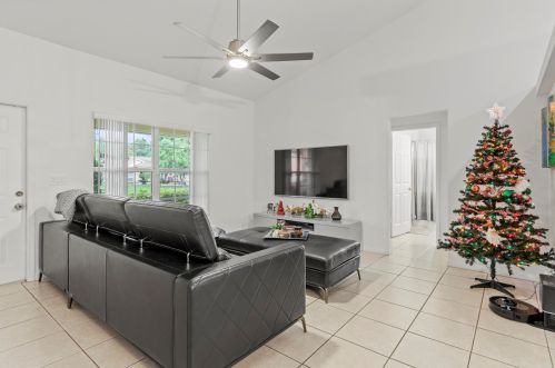 1808 Fears Ave, Fort Pierce FL  34953-4526 exterior