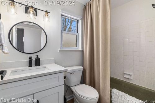 823 Randall Dr, Troy MI  48085-4849 exterior