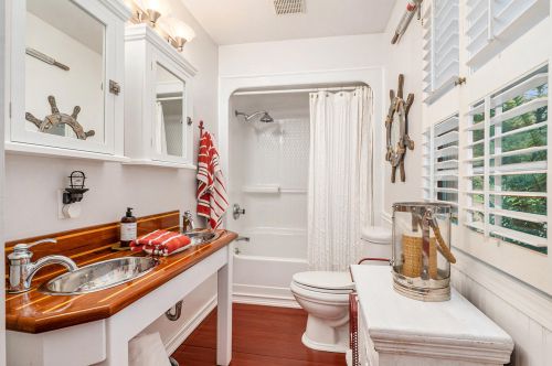 3272 Thorncrest Dr, Grand Rapids MI 49546-7353 exterior