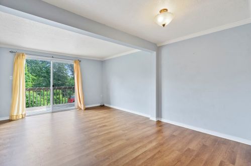 501 Bonnie Brae Dr, Moon Twp PA  15108-3851 exterior